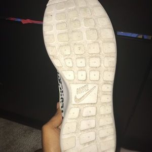 BLACK AND WHITE CHEETAH NIKE ROSHE RUNS